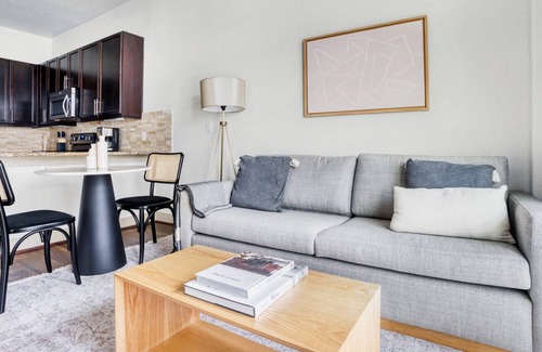 Bouldin Apartment | Ideal Bouldin Creek 1BR w/ Gym, Pool & W/D, nr downtown, by Blueground