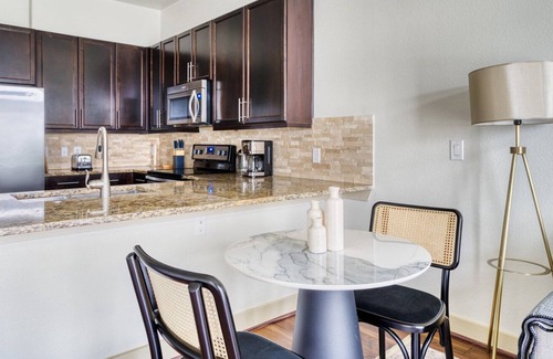 Bouldin Apartment | Ideal Bouldin Creek 1BR w/ Gym, Pool & W/D, nr downtown, by Blueground