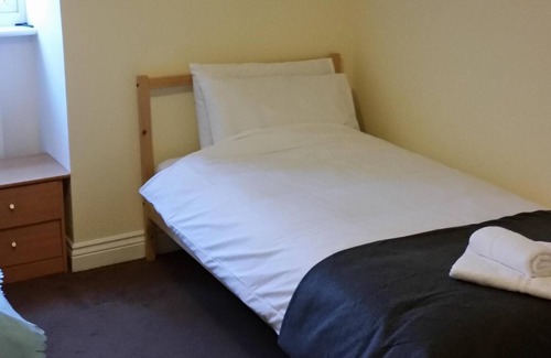 Livingston House | Ideal commuter house for Central belt of Scotland
