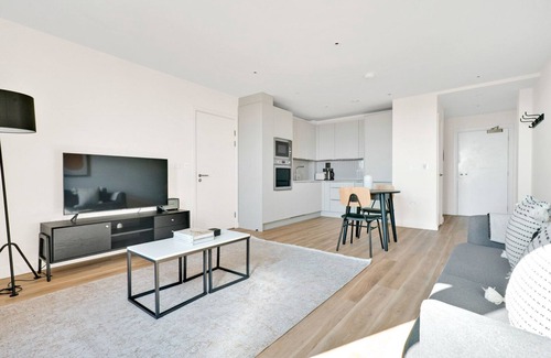 Fairfield Apartment | Ideal Croydon 1BR, new build w/ 24h security, nr Tube, by Blueground