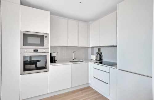 Fairfield Apartment | Ideal Croydon 1BR, new build w/ 24h security, nr Tube, by Blueground