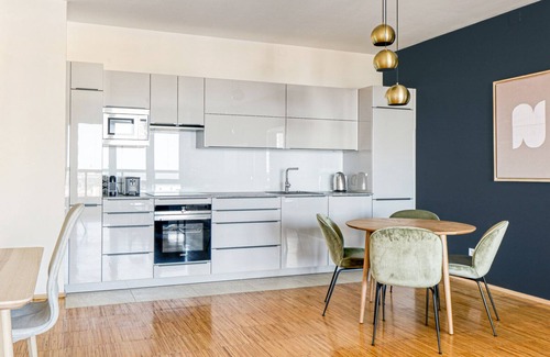 Kaisermuhlen Apartment | Ideal Donaustadt 2BR w/Elevator, Doorman, near U1 & UN HQ, by Blueground