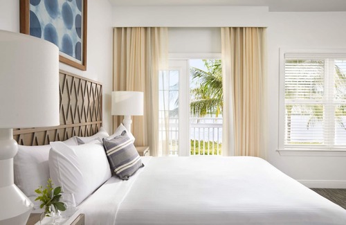 Key West Hotel | Ideal Family Stay in Great Location, 4 Pools, Shuttle Service, Near Airport!