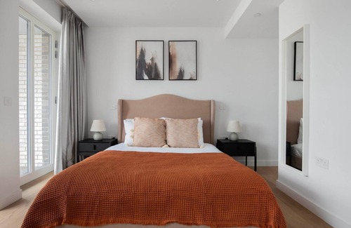 Holborn and Covent Garden Apartment | Ideal Farringdon 2BR w/Indoor Pool, Cinema Room & Gym, by Blueground