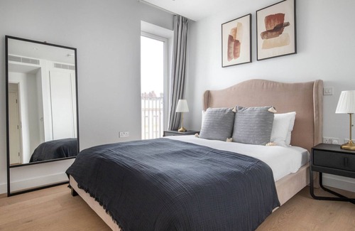 Holborn and Covent Garden Apartment | Ideal Farringdon 2BR w/Indoor Pool, Cinema Room & Gym, by Blueground