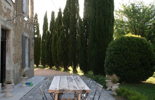 Entraigues-sur-la-Sorgue House | Ideal for Avignon festival Magnificent Mas with swimming pool and jacuzzi