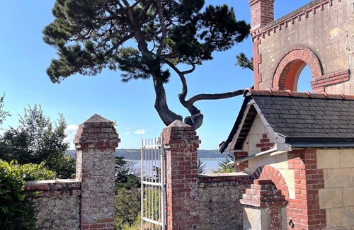 Saint-Jacut-de-la-Mer Villa | Ideal for 2 families, large charming house, sea view, direct access to the beach