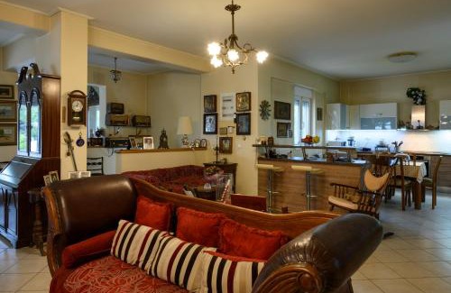 Penteli House | Ideal Forest room