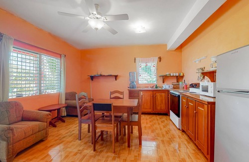 Caye Caulker Apartment | Ideal Getaway W/Full Kitchens, Free WiFi, Beach Access