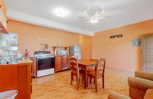 Caye Caulker Apartment | Ideal Getaway W/Full Kitchens, Free WiFi, Beach Access