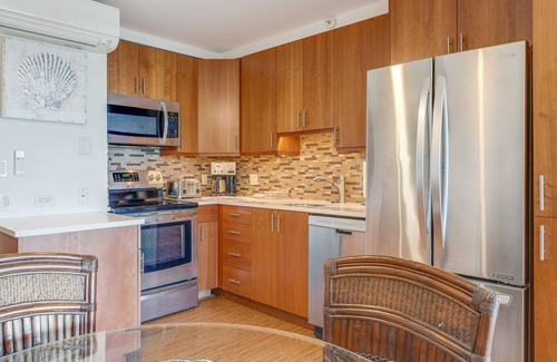 Kihei Condo | Ideal island condo with ocean views, beach & pool access & balcony