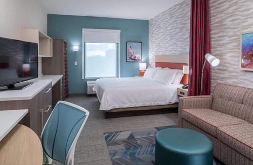 Port Canaveral Hotel | Ideal Location! 3 Classy Units, Onsite Pool, Free Breakfast, Pets Allowed!