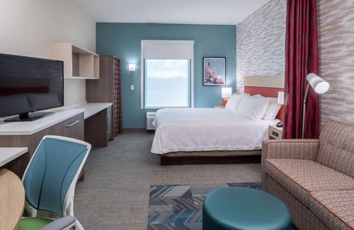 Port Canaveral Hotel | Ideal Location! 3 Classy Units, Onsite Pool, Free Breakfast, Pets Allowed!
