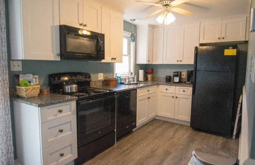 Saunderstown House | Ideal Location for Exploring RI! Short drive to beaches, Newport & More!