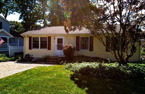 Saunderstown House | Ideal Location for Exploring RI! Short drive to beaches, Newport & More!