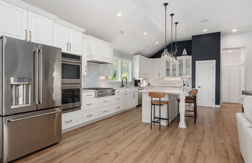 Duck House | Ideal Location in Duck Short Walk to Town and Beach. Heated Pool and Hot Tub