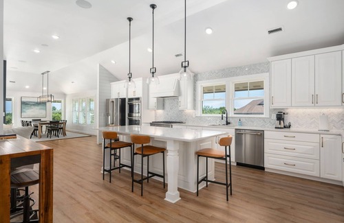 Duck House | Ideal Location in Duck Short Walk to Town and Beach. Heated Pool and Hot Tub