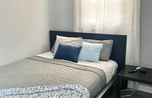 Hampton House | Ideal location near Peninsula Towne Center 2