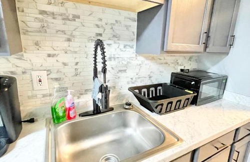 Hampton House | Ideal location near Peninsula Towne Center 2