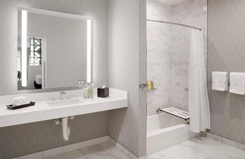 Tri-West Hotel | Ideal Mix of Comfort and Value! Outdoor Pool, Pet-friendly Property, Sauna!