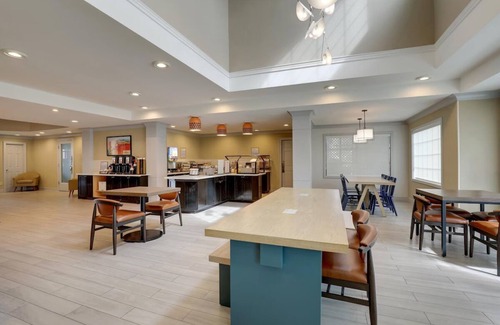 San Jose Resort | Ideal Mix of Comfort and Value! 2 Relaxing Units, Full Kitchen, Free Breakfast!