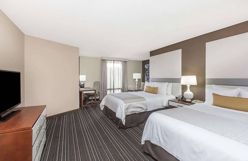 Atlanta Hotel | Ideal Mix of Comfort and Value! Outdoor Pool, Pets Allowed
