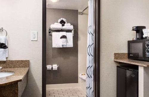 Kimball Junction Hotel | Ideal Mix of Comfort and Value! Indoor Pool, Breakfast, Pets Allowed, Shuttle!