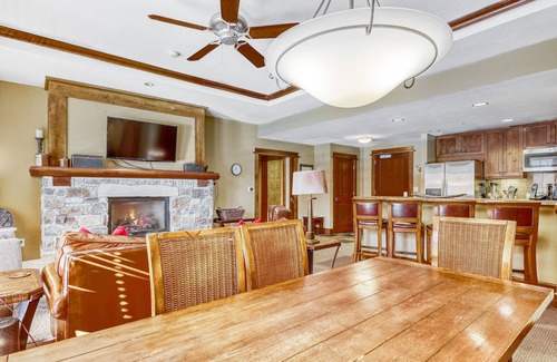 Truckee Condo | Ideal Mountain Getaway Near the Lifts W/Private Balcony, Free WiFi & Fireplace