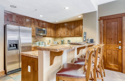 Truckee Condo | Ideal Mountain Getaway Near the Lifts W/Private Balcony, Free WiFi & Fireplace