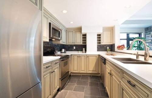 Whistler Village Condo | Ideal mountain Base 2BR/2BA. Views, AC, fireplace!
