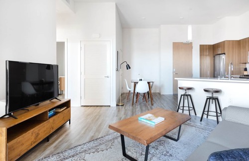Centennial Apartment | Ideal Redwood City 1BR w/W/D, Gym, BBQ, walk to Caltrain, by Blueground