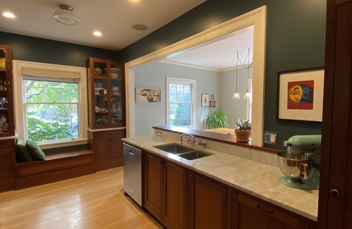 Kerns House | Ideal SE location-Laurelhurst Park- 2 bedrooms, sleeps 5, family friendly.