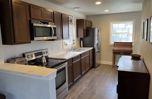 Gray House | Ideal spot for fall adventures - 10 min. from Ligonier. Pets welcome.
