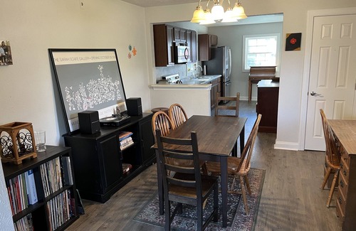 Gray House | Ideal spot for fall adventures - 10 min. from Ligonier. Pets welcome.