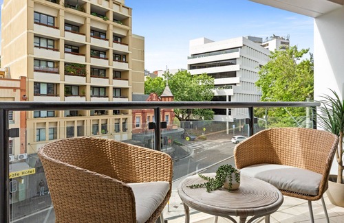 Surry Hills Apartment | Ideal Studio Inner-City Pad with Private Balcony