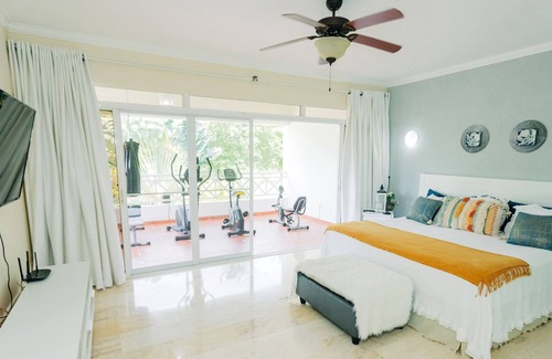 Bavaro Ski Chalet | Ideal villa for families, 5 minutes from the beach with golf course