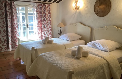 Cabrieres-d'Avignon Other | Ideally located apartment with swimming pool, breathtaking view of Gordes, Mont du Lubéron