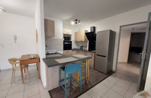 Petite-ÃŽle Apartment | Ideally located apartment with parking