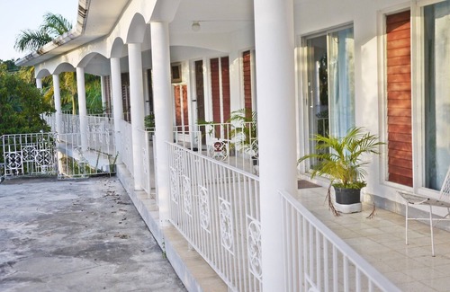 IronShore Estates House | Ideally Located Budget 2 Bed Studio - Up town safty area