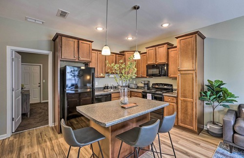Tallahassee Condo | Ideally Located & Elegant Condo w/Balcony!
