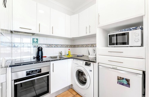 Porto de Mos Apartment | Ideally located for a perfect beach holiday