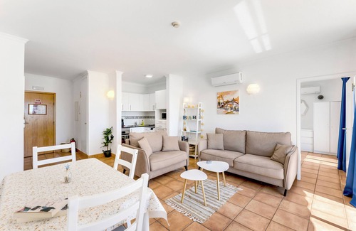 Porto de Mos Apartment | Ideally located for a perfect beach holiday