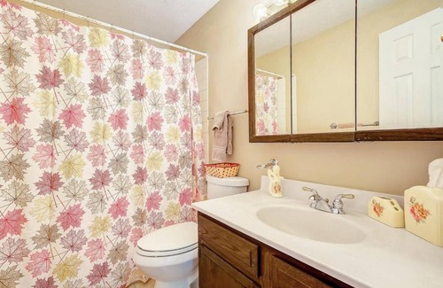 Trendwood and Frankline Square Bed & Breakfast | Ideally Located Westminster Home - Sleeps 13!
