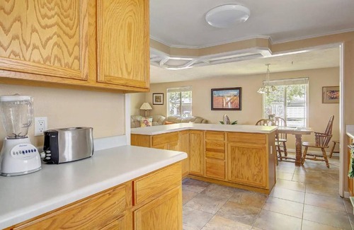 Trendwood and Frankline Square Bed & Breakfast | Ideally Located Westminster Home - Sleeps 13!