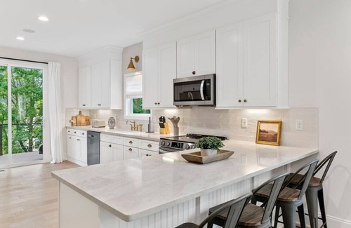 Ashley Oaks House | Idlewood Suites ~ 3-Story West Knoxville Suite #4
