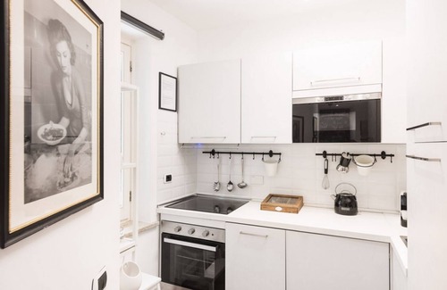 Monti Apartment | Idyllia | lovely Colosseum loft-apartment for six