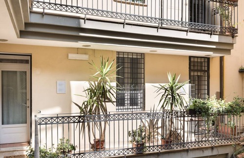 Monti Apartment | Idyllia | lovely Colosseum loft-apartment for six