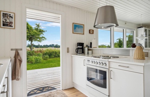 Middelfart House | Idyllic and cozy cottage, just a few meters from the sandy beach.