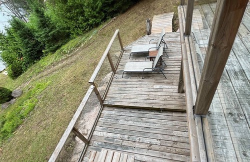 Highlands East House | Idyllic cottage for rent on Eels Lake in the Kawarthas. Amazing waterfront!