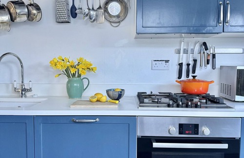 Deal Cottage | Idyllic fisherman's cottage on Kingsdown beach with lovely garden - Mary's Cottage